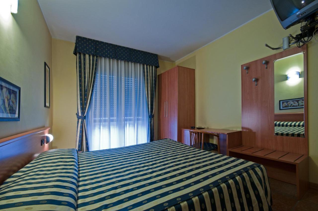 Hotel Blue Ribbon Vercelli Pokój zdjęcie